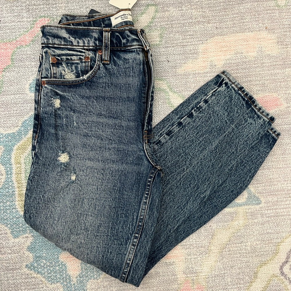 NWT Abercrombie jeans. “The Skinny High-rise” size 6